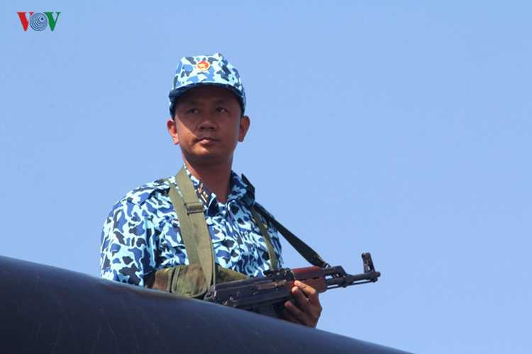 Trong thời gian tới tình hình trên biển có nhiều diễn biến phức tạp, nhiệm vụ đặt ra cho các đơn vị cũng rất nặng nề, khó khăn và thử thách ngày càng lớn hơn. Lãnh đạo các đơn vị Hải quân khẳng định quyết tâm của cán bộ, chiến sĩ toàn Vùng sẽ tuyệt đối trung thành với Đảng, Tổ quốc và Nhân dân, không để bị động bất ngờ, quyết tâm bảo vệ vững chắc chủ quyền quần đảo Trường Sa, vùng biển được phân công; bảo đảm an ninh, an toàn Căn cứ Cam Ranh.