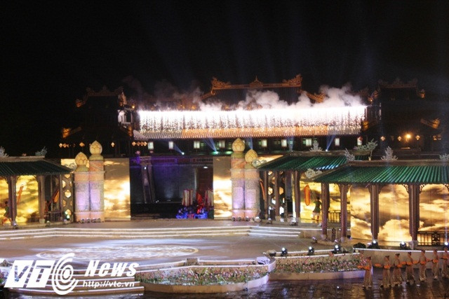 Quảng trường phía trước Ngọ Môn (Đại Nội Huế) được chọn là nơi tổ chức lễ khai mạc Festival Huế 2016.