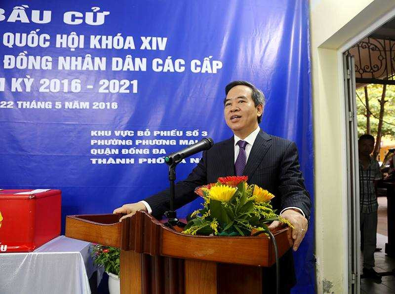 Thay mặt cho cử tri tại khu vực bỏ phiếu số 3, khu vực bầu cử phường Phương Mai, phát biểu trước đông đảo các cử tri và nhân dân, ông Bình bày tỏ niềm vui mừng, phấn khởi, tự hào khi thực hiện nghĩa vụ công dân của mình. 