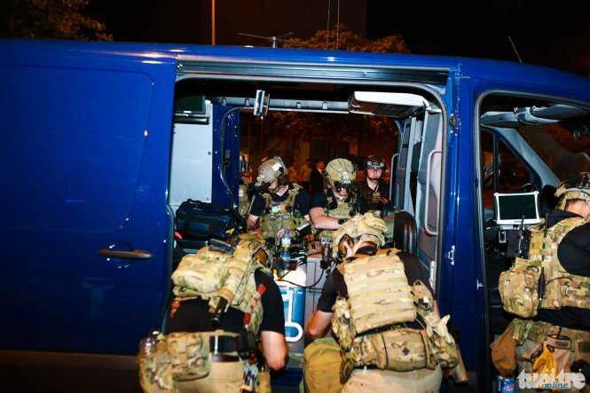 Đặc nhiệm Mỹ trang bị thiết bị bảo vệ Tổng thống - Ảnh: Tuổi trẻ