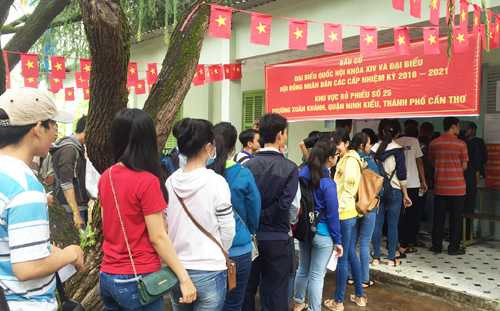 Cử tri ở Cần Thơ đi bầu cử đại biểu Quốc hội và HĐND các cấp ngày 22/5. Ảnh: Cửu Long