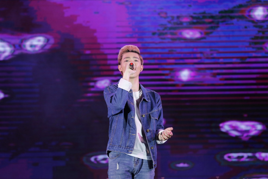 'Bà nội' Miu Lê lấm lem màu sắc, Suni Hạ Linh khoe tài hát tiếng Hàn