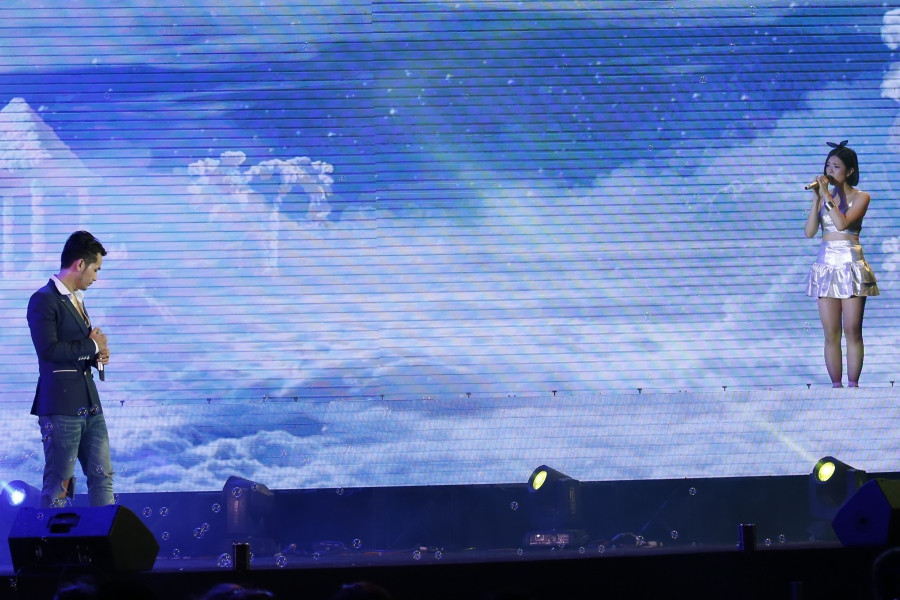 'Bà nội' Miu Lê lấm lem màu sắc, Suni Hạ Linh khoe tài hát tiếng Hàn