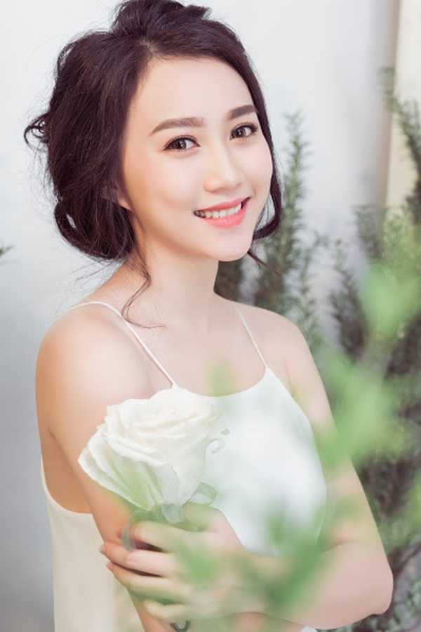 "Bạn gái" Sơn Tùng M-TP đẹp tinh khôi trong bộ ảnh mới