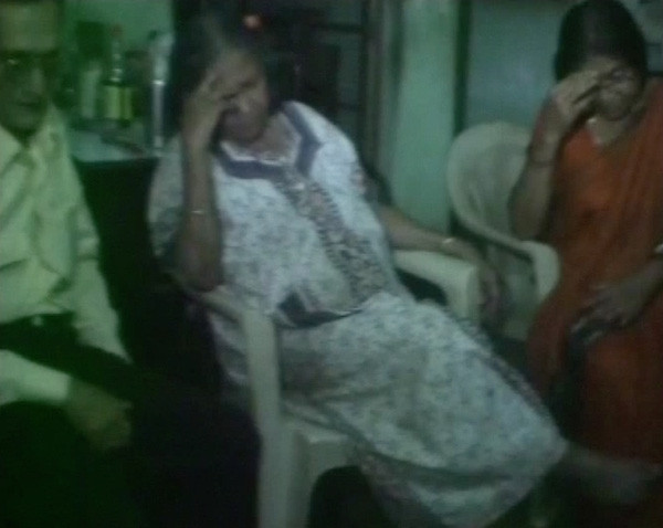 Mẹ của Pratyusha Banerjee không khỏi đau đớn vì mất con gái Mẹ của Pratyusha Banerjee không khỏi đau đớn vì mất con gái