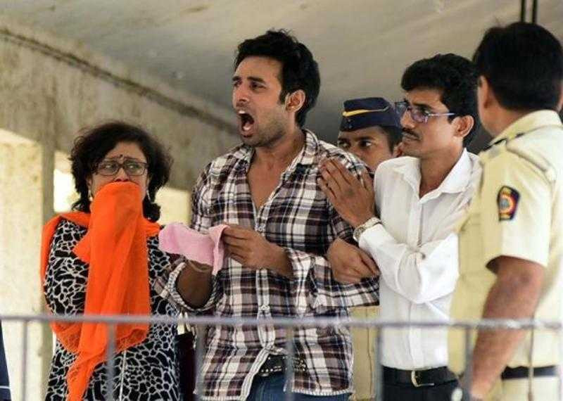 bạn trai cô dâu 8 tuổi