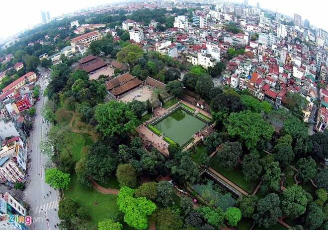 Văn miếu - Quốc Tử Giám (Hà Nội): Công trình văn hóa mang đậm dấu ấn lịch sử này được xây dựng vào năm 1070, thờ Khổng Tử và được coi là đại học đầu tiên của Việt Nam. Ảnh: Hoàng Hà/Zing.