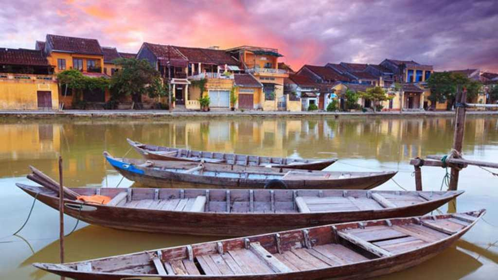 Hội An (Quảng Nam): Di sản thế giới nằm ở tỉnh Quảng Nam này là một trong những điểm đến hút khách nhất Việt Nam. Hội An từng là điểm giao thương nhộn nhịp của vùng Đông Nam Á từ thế kỷ 15 tới thế kỷ 19, các công trình cổ nơi đây được bảo tồn khá tốt. Ảnh: CNTraveler.