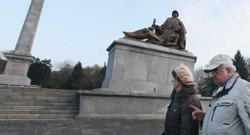 Tượng đài Người lính Hồng quân Liên Xô