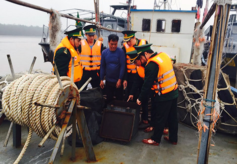 Lực lượng Bộ đội Biên phòng kiểm tra, phát hiện tàu chở 100.000 lít dầu DO không rõ nguồn gốc