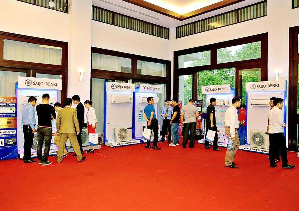 Bất ngờ nóng hầm hập, ông lớn ngân hàng, địa ốc thu tỷ USD ngày cuối tuần