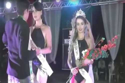 Bất ngờ với vụ trao nhầm vương miện hoa hậu ở Brazil