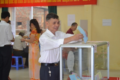 Bầu cử Quốc hội khóa XIV: Nhộn nhịp nơi ‘làng trong phố’ có rất nhiều cử tri trên 90 tuổi