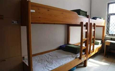 Phòng ngủ đón gió, đón nắng của các phạm nhân