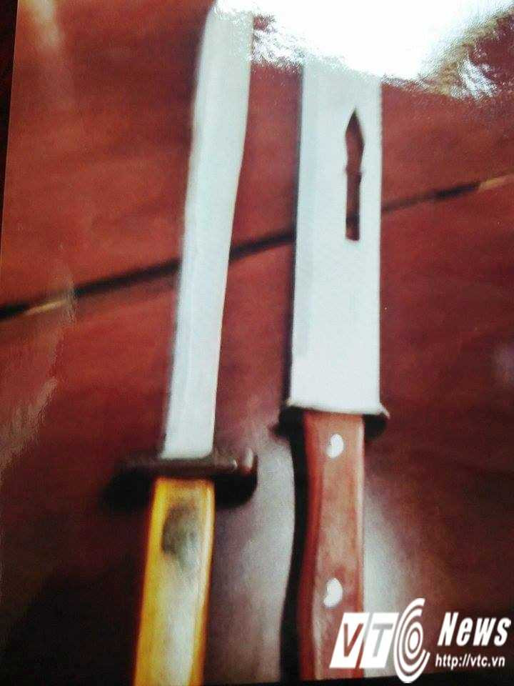 Hai cây mã tấu được các đối tượng dùng là hung khí gây án.
