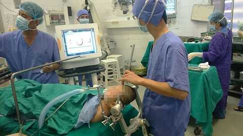 Bị 2 cô gái 'nói xấu' về nghề, bác sỹ bệnh viện Việt Đức trần tình trên facebook