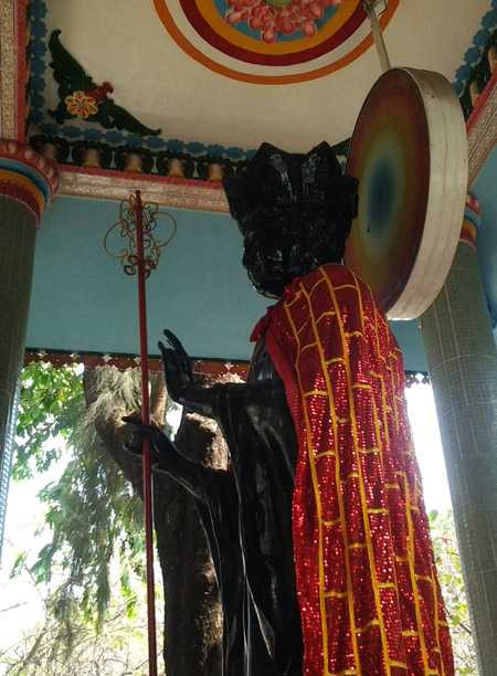 Tượng “ông Phật đen” được chế tác từ năm 1971 từ nguyên khối đá Italia Tượng “ông Phật đen” được chế tác từ năm 1971 từ nguyên khối đá Italia