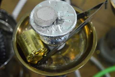 Bình hút shisha được nhân viên mang vào nhà vệ sinh cất giấu.Photo: .. Bình hút shisha được nhân viên mang vào nhà vệ sinh cất giấu.Photo: ..