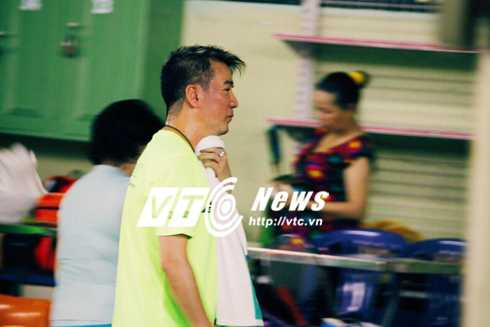 Sau giờ tập nam ca sỹ về nhà chuẩn bị đến phòng thu âm