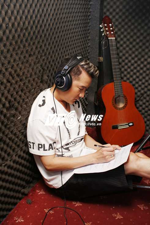 Anh cũng tiết lộ vào tháng sinh nhật mình sẽ có 2 đêm liveshow cực khủng để dành tặng khán giả