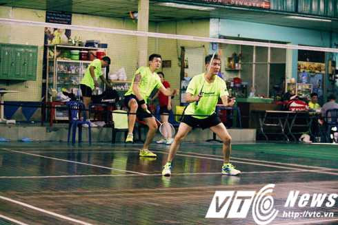  Đàm Vĩnh Hưng chơi cầu lông không thua dân chuyên nghiệp 
