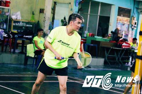  Đàm Vĩnh Hưng chơi cầu lông không thua dân chuyên nghiệp 