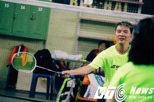  Đàm Vĩnh Hưng chơi cầu lông không thua dân chuyên nghiệp 