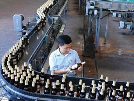 Bia rượu nước giải khát bán vốn; me bẩn, chè 'vô danh' suýt vào bụng người tiêu dùng