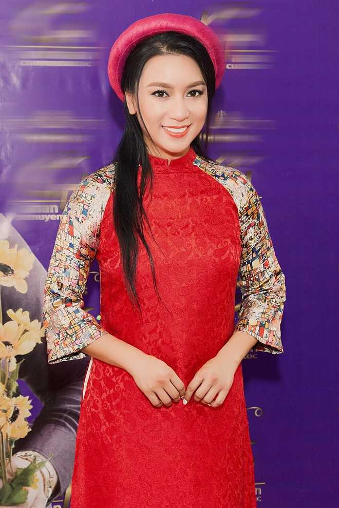 Biểu tượng sexy thập niên 90 Y Phụng bất ngờ về nước dự sự kiện