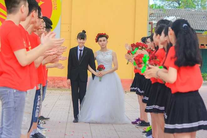 Bộ ảnh kỷ yếu hài hước, độc đáo của học sinh Bắc Giang