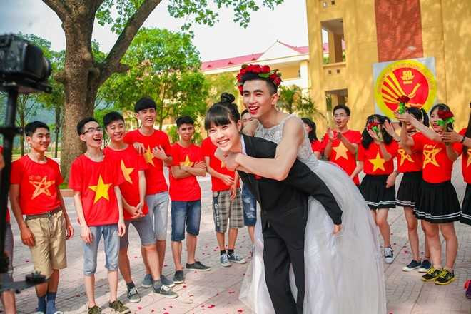 Bộ ảnh kỷ yếu hài hước, độc đáo của học sinh Bắc Giang