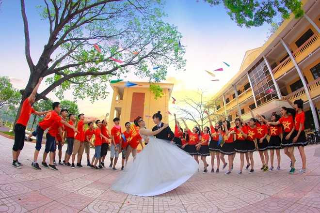 Bộ ảnh kỷ yếu hài hước, độc đáo của học sinh Bắc Giang