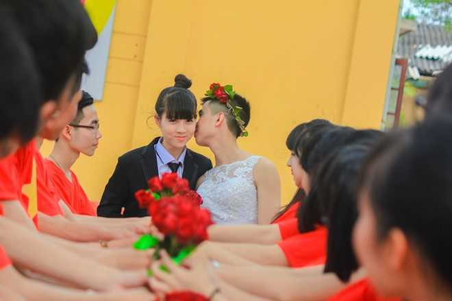 Bộ ảnh kỷ yếu hài hước, độc đáo của học sinh Bắc Giang