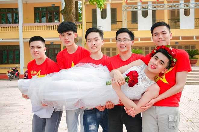 Bộ ảnh kỷ yếu hài hước, độc đáo của học sinh Bắc Giang