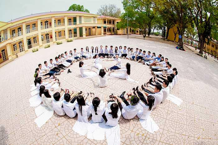 Bộ ảnh kỷ yếu "nhuốm" màu của học sinh Bắc Giang