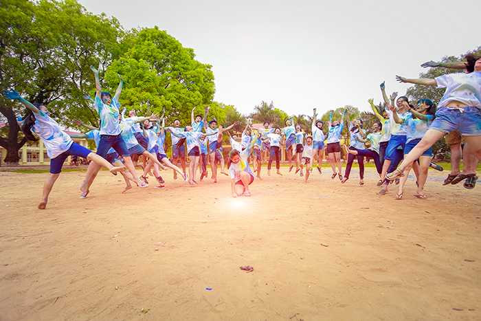 Bộ ảnh kỷ yếu "nhuốm" màu của học sinh Bắc Giang