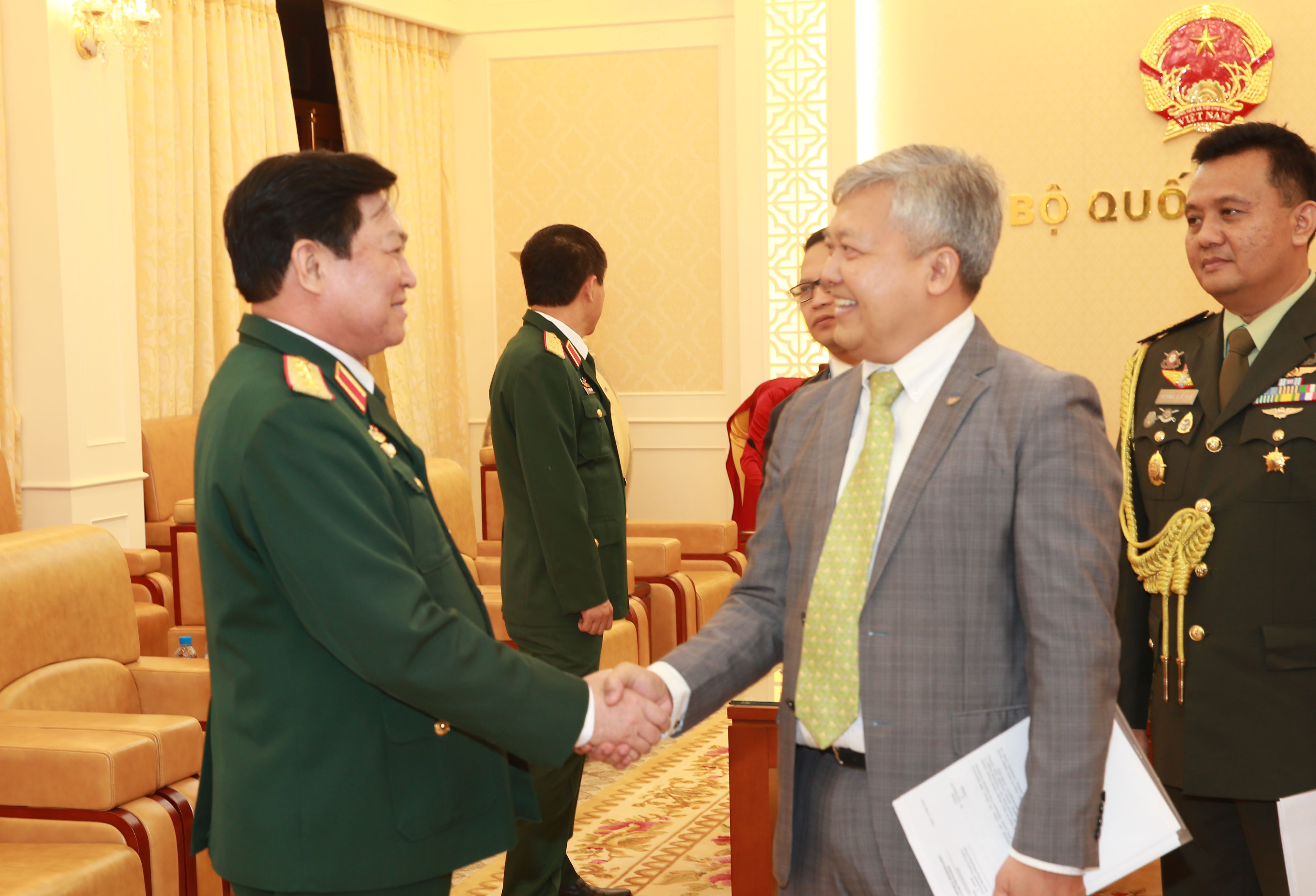 Đại tướng Ngô Xuân Lịch tiếp Đại sứ Indonesia Ibnu Hadi - Ảnh: Hồng Pha