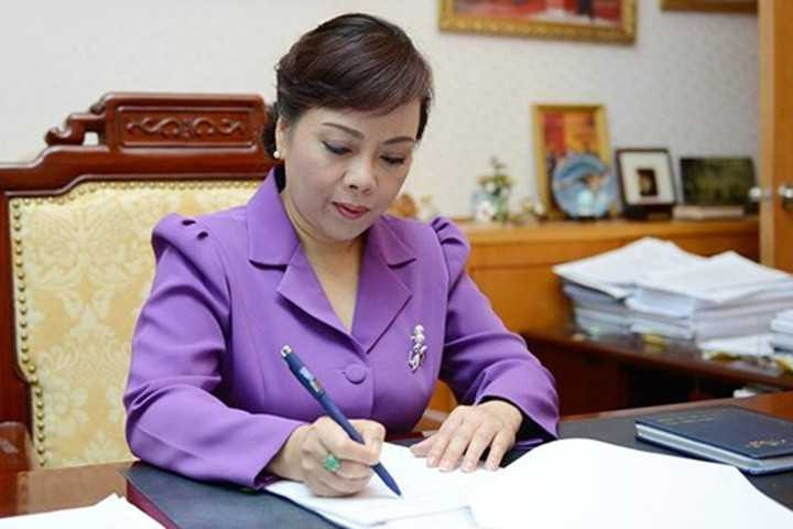 Bộ trưởng Y tế chỉ đạo cứu chữa gấp cho bé gái ‘người vượn’ có khối u khổng lồ