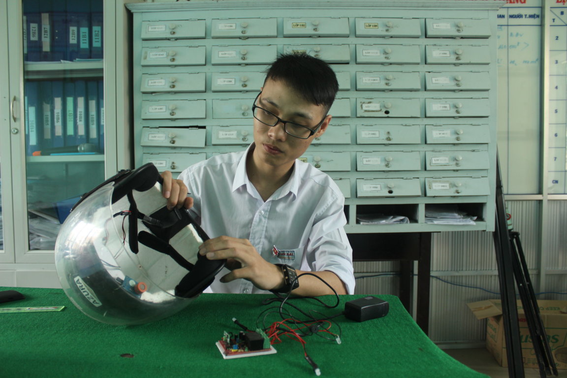 Để tạo ra mũ bảo hiểm thông minh Khoa mất 8 tháng để lên ý tưởng và 2 tháng để hoàn thành sản phẩm.