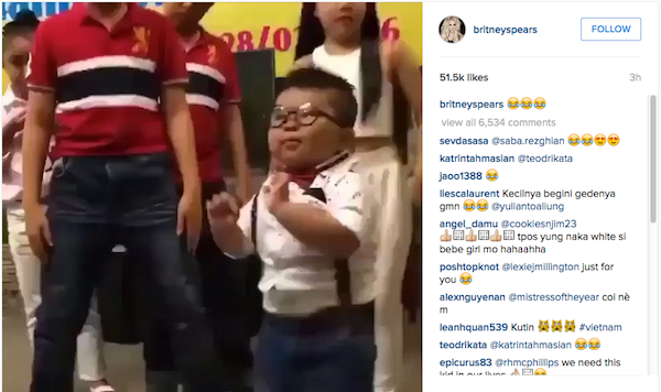 Britney Spears thích thú chia sẻ clip Ku Tin nhảy 'Vũ điệu cồng chiêng'