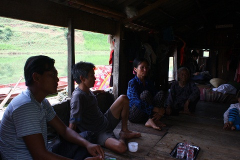 Hiện những người dân chịu thiệt hại sau vụ cá chết hàng loạt đang hết sức khó khăn.