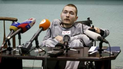 Chàng trai bị nhược cơ toàn thân tình nguyện tham gia ca phẫu thuật cấy ghép đầu. Chàng trai bị nhược cơ toàn thân tình nguyện tham gia ca phẫu thuật cấy ghép đầu.