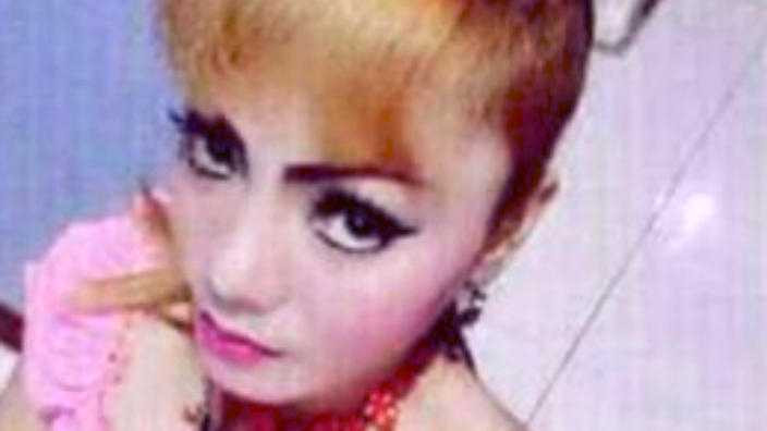 ca sĩ bị rắn độc cắn