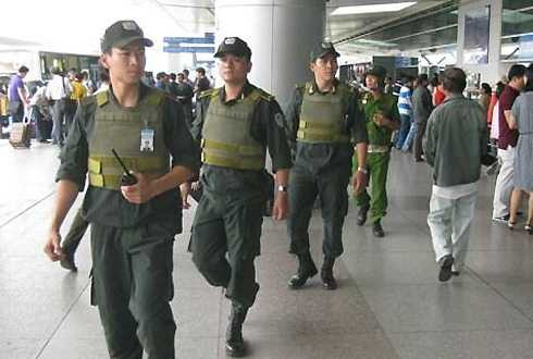 Các sân bay được kiểm tra an ninh chặt chẽ. Ảnh: Xuân Hoa