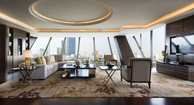 Phòng khách tổng thống có diện tích lớn nhất, nội thất được thiết kế sang trọng, hiện đại - Ảnh do khách sạn Marriott cung cấp