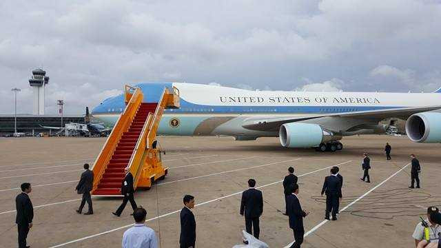 Chuyên cơ Air Force One tại sân bay Tân Sơn Nhất (Ảnh: Thanh niên)