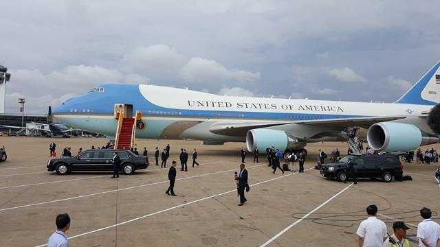 Chuyên cơ Air Force One tại sân bay Tân Sơn Nhất (Ảnh: Thanh niên)