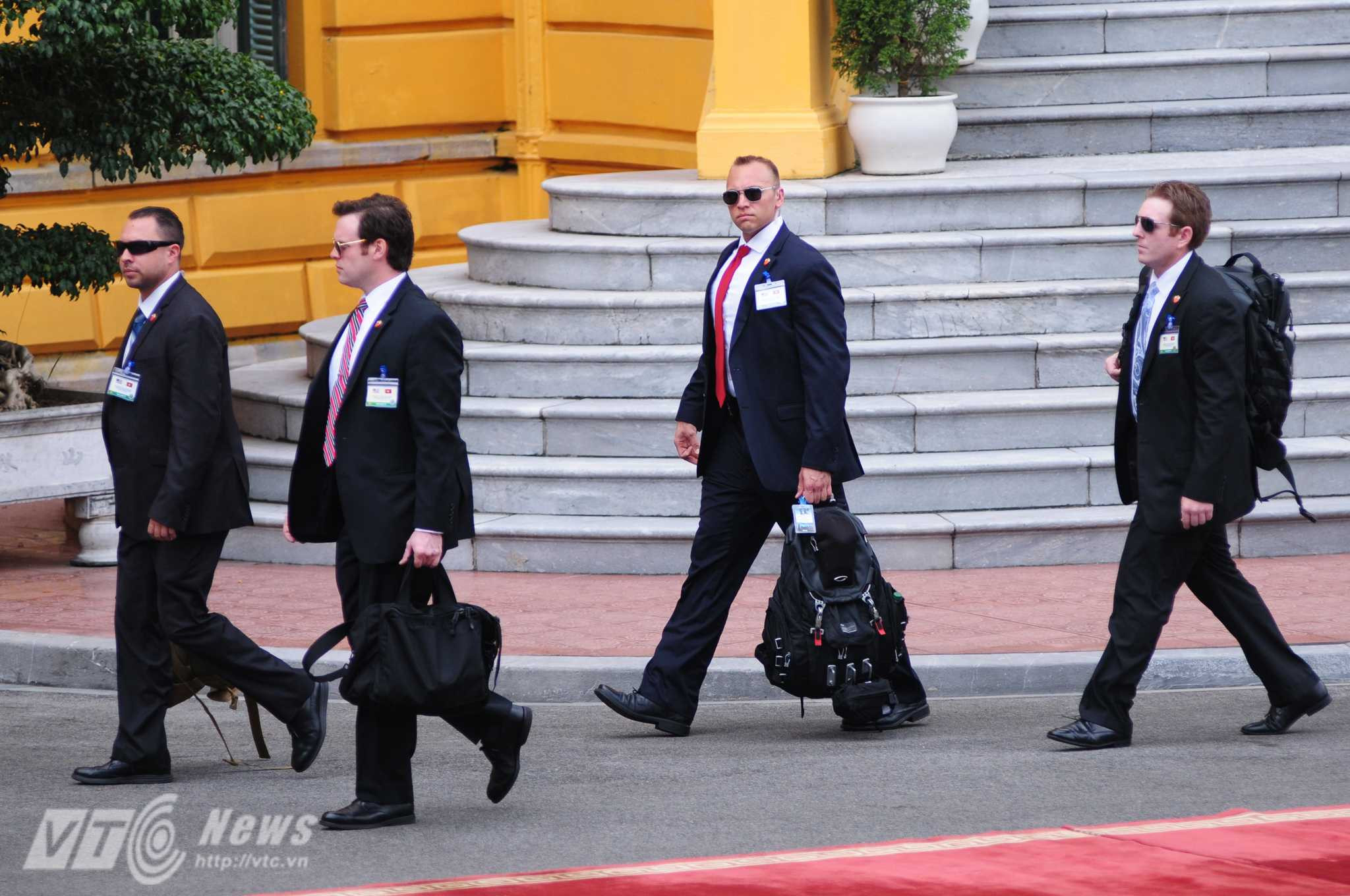 Tất cả đều có tác phong nhanh nhẹn, khẩn trương - Ảnh: Tùng Đinh