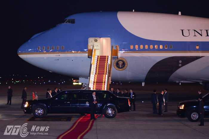 Chiếc Cadillac The Beast đợi sẵn dưới chân cầu thang - Ảnh: Tùng Đinh