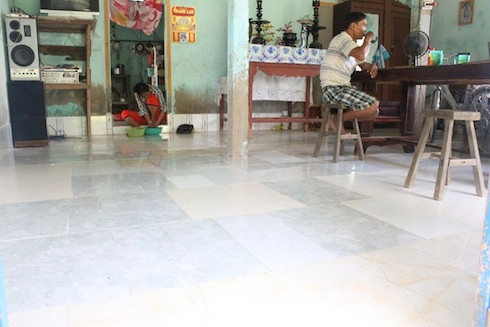 Gạch lót nền đủ kích cỡ và màu sắc. Ảnh: Huỳnh Hải